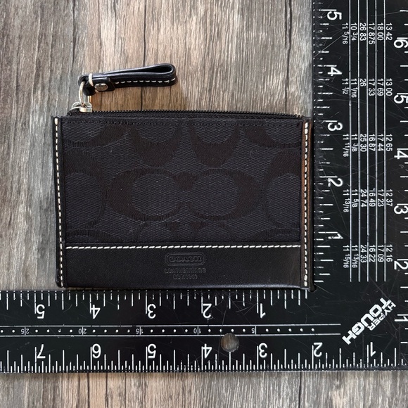 Coach mini skinny coin card case in Signature canvas w leather trim
Key ring - Picture 6 of 6